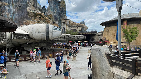 Lightsaber Building at Galaxy's Edge
